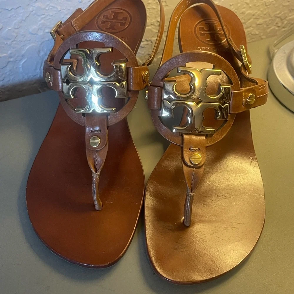 Tory Burch Tan Sandals with Gold Emblem - Picture 1 of 6